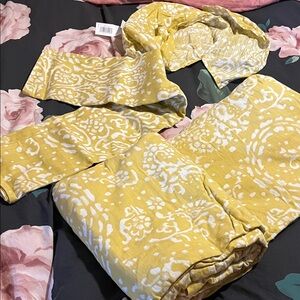 Threshold ~ Mustard Yellow & White Duvet & Shams~King